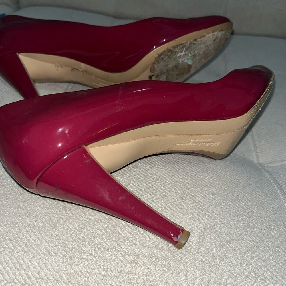 Salvatore Ferragamo Women’s Patent Leather Ruby Red Almond Toe Pumps US 9.5 M - Picture 8 of 8